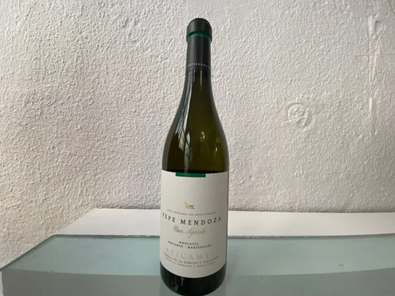 Vino blanco Moscatell, macabeo, mersegura Pepe Mendoza